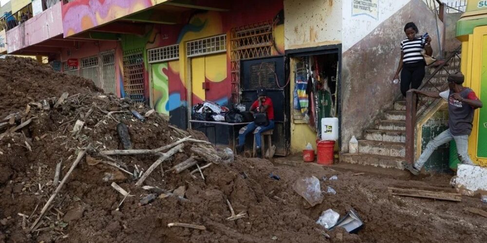 Aumentan a 19 los muertos en Jamaica por el paso del huracán Melissa