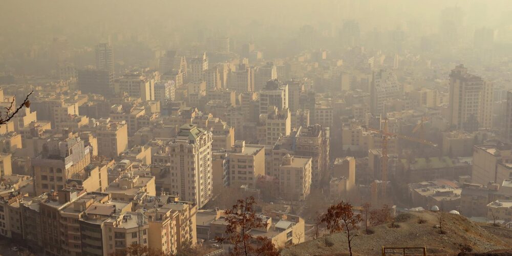 Irán mantiene cerrados los centros educativos y oficinas por alta contaminación del aire