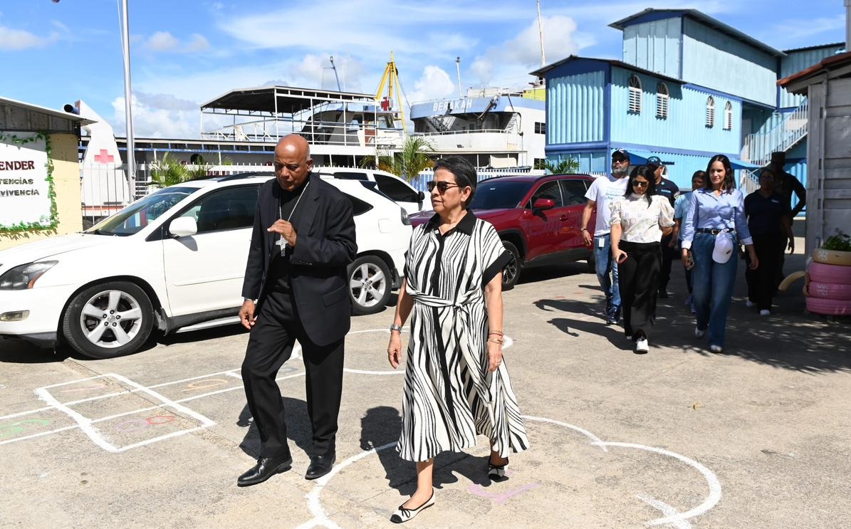 Voluntariado Banreservas beneficia cientos de personas en jornada del programa ''Vida para el Ozama''