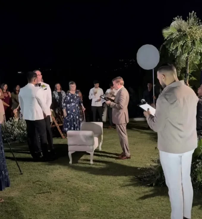 Exembajador de EE. UU. en RD oficia boda entre dos hombres en Santiago