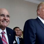 Trump indulta a Rudy Giuliani y otros acusados de intentar revertir las elecciones de 2020
