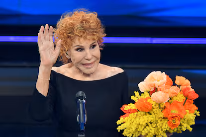 Italia llora la muerte de Ornella Vanoni, voz inconfundible de la música italiana