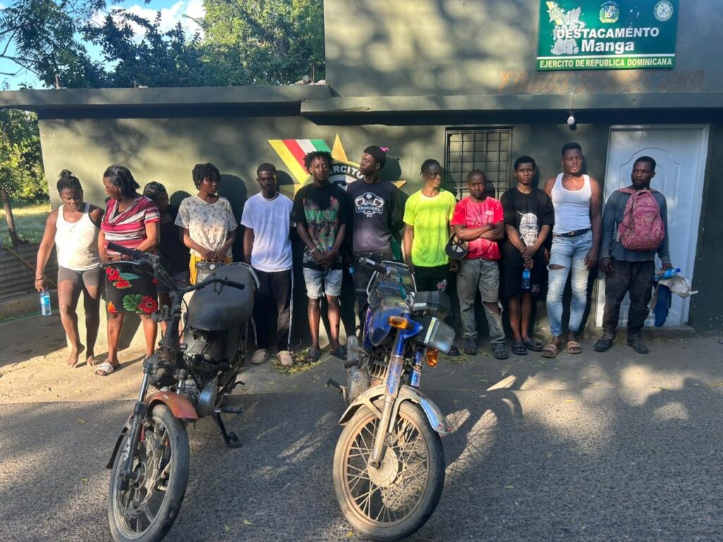Ejército detiene 30 haitianos indocumentados y ocupa motocicletas en Montecristi - Noticias de hoy en República Dominicana | De Último Minuto