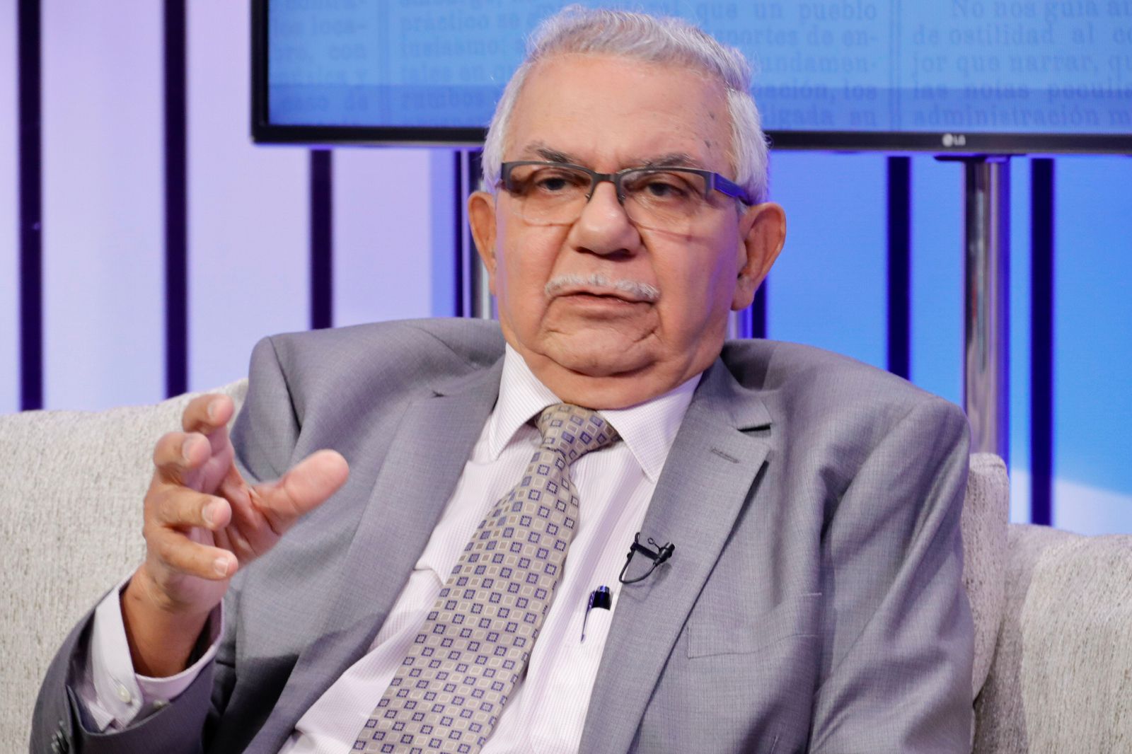 Abinader ordena crear comisión técnica para reforzar controles y supervisión en Senasa