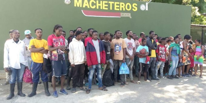 Detienen a 159 extranjeros indocumentados durante operativos en distintas comunidades de Valverde