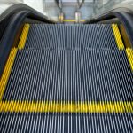 Pánico en universidad de Bangladesh tras falla repentina de escalera mecánica