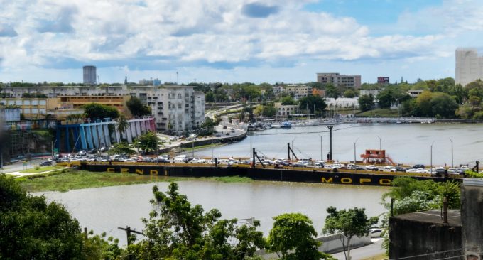 Puente Flotante sobre el río Ozama cierra este sábado dos horas por paso de embarcaciones