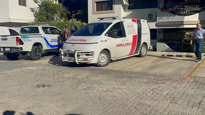 Colombiana muere al lanzarse de un quinto piso en residencial en Santiago
