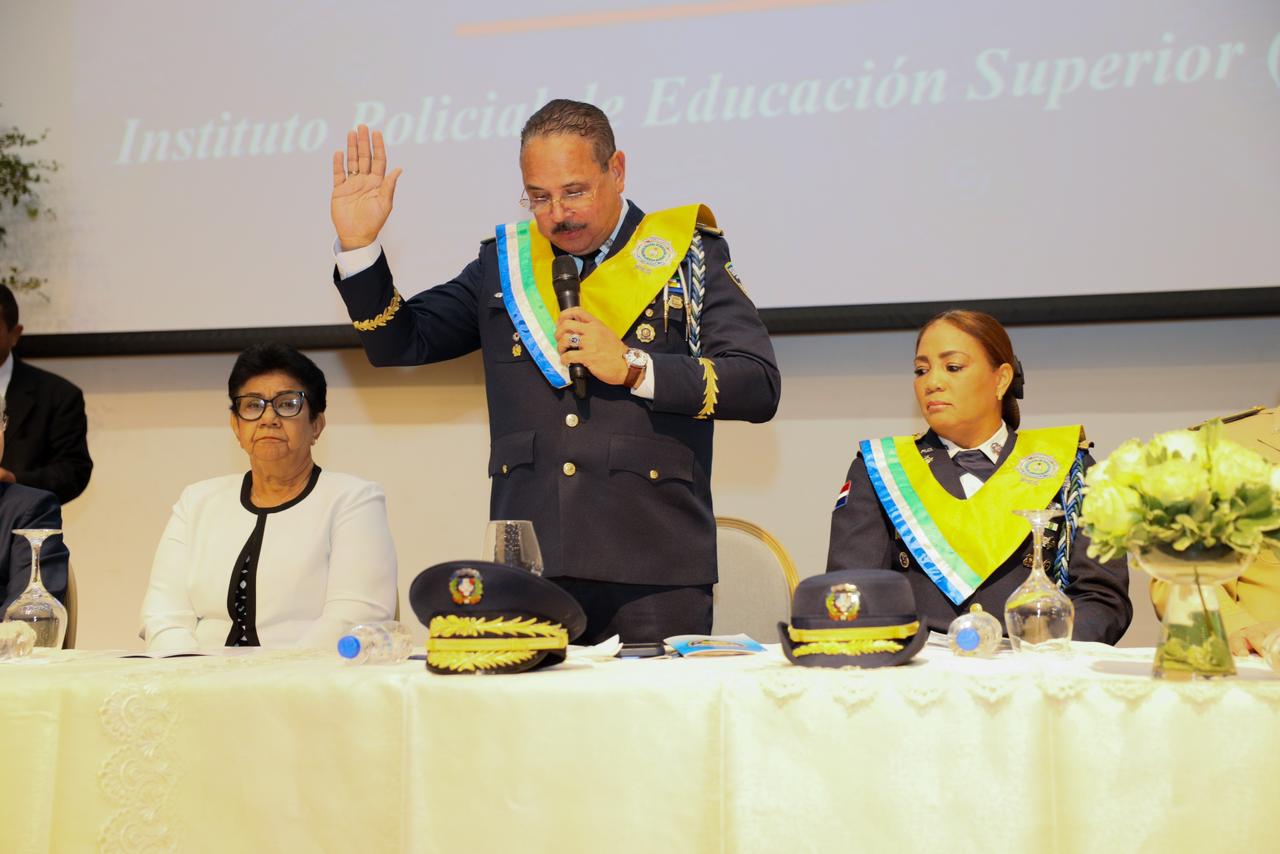 IPES gradúa 249 policías y dos miembros agregados militares en acto conjunto de formación académica