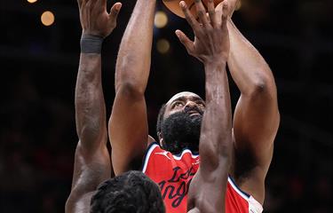 James Harden supera a Carmelo Anthony y entra al top-10 histórico de anotadores en la NBA