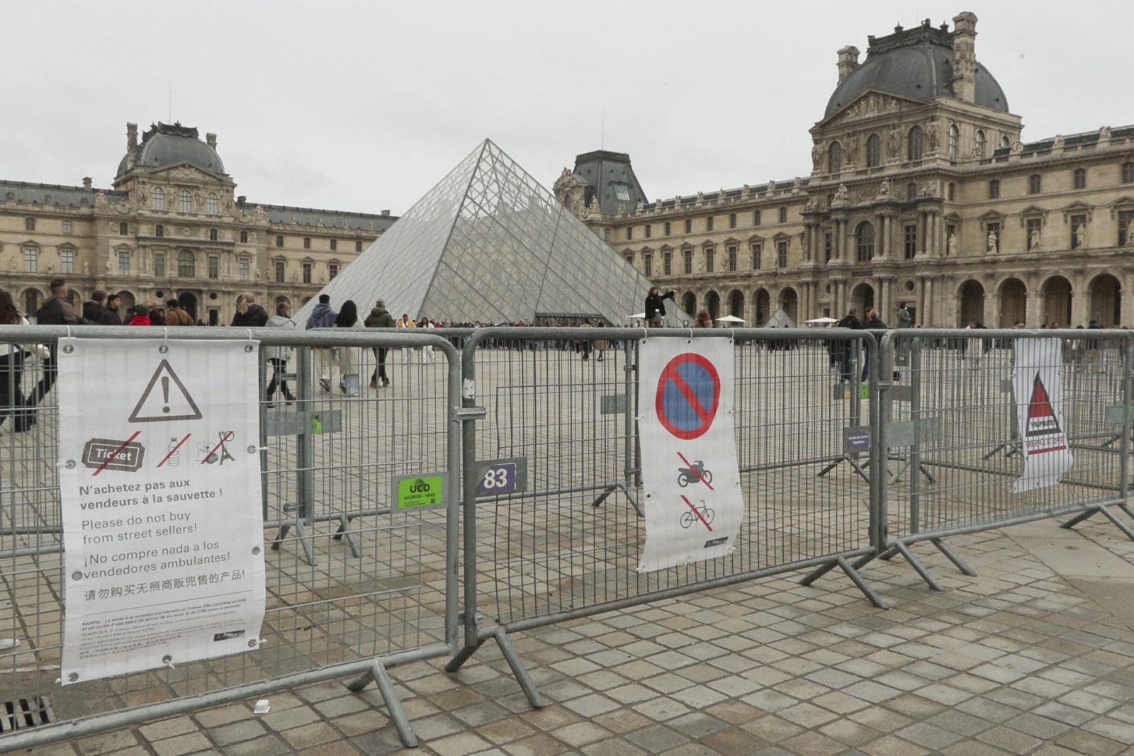 Los agentes no lograron impedir la fuga de los ladrones del Louvre por unos 30 segundos