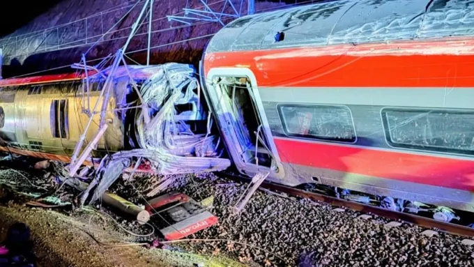 Descarrilamiento de dos trenes de alta velocidad en Córdoba deja al menos 39 muertos y decenas de heridos
