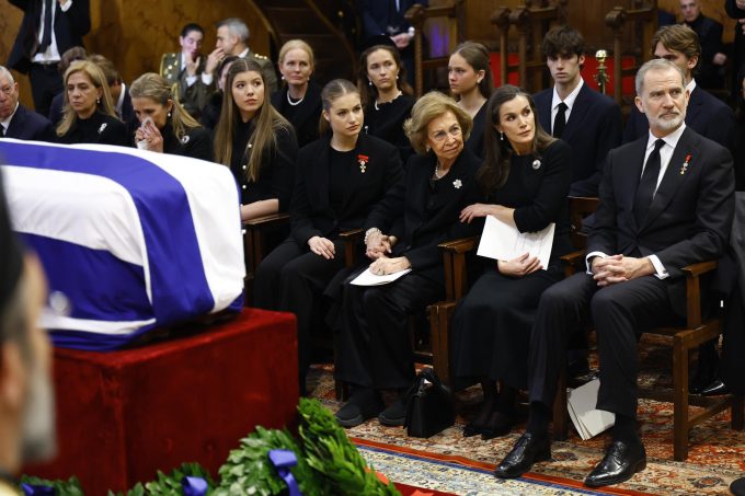 La familia real despide a Irene de Grecia entre la consternación por el accidente de tren