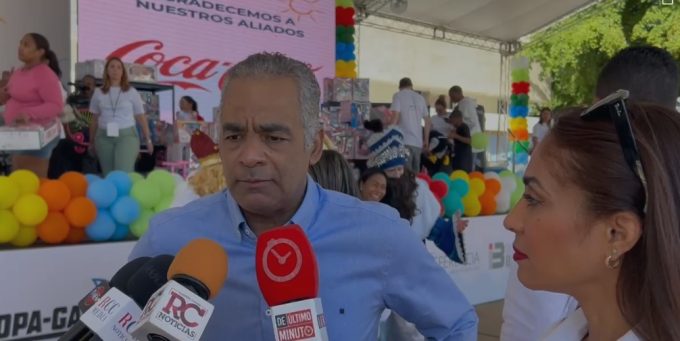 Joel Santos destaca impacto social y ambiental del programa “Plásticos por Juguetes”