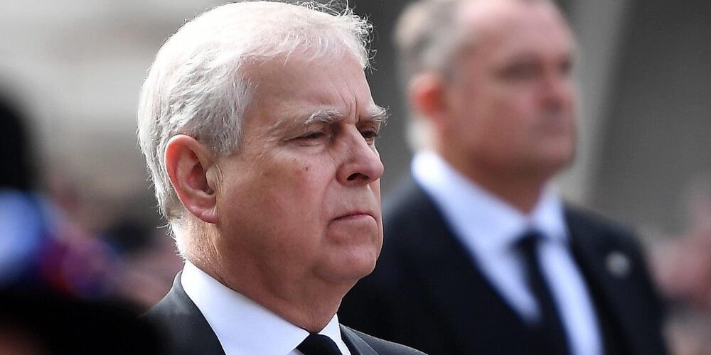 El expríncipe Andrés guarda silencio tras nuevas fotos comprometedoras en archivos de Epstein
