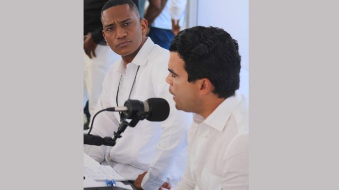 Sandy Báez pide a Welinton Arnaud intervenir acueducto de Padre Las Casas