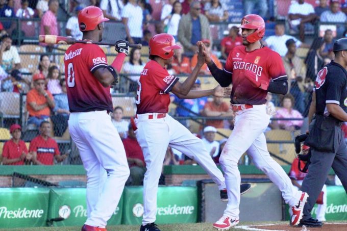 Escogido queda a un paso de la final; Águilas y Toros se juegan el último boleto