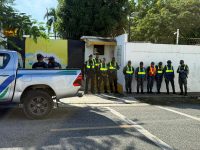 Ambiente en las afueras de la Embajada de Venezuela en RD; se mantiene a puertas cerradas