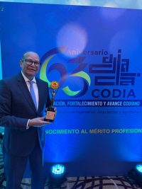 CODIA reconoce al ingeniero Ramón Aguilera Santana por su liderazgo en la gestión empresarial