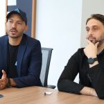 Jóvenes dominicanos presentan alternativa digital para el envío de remesas ante nuevo impuesto federal en EE. UU.