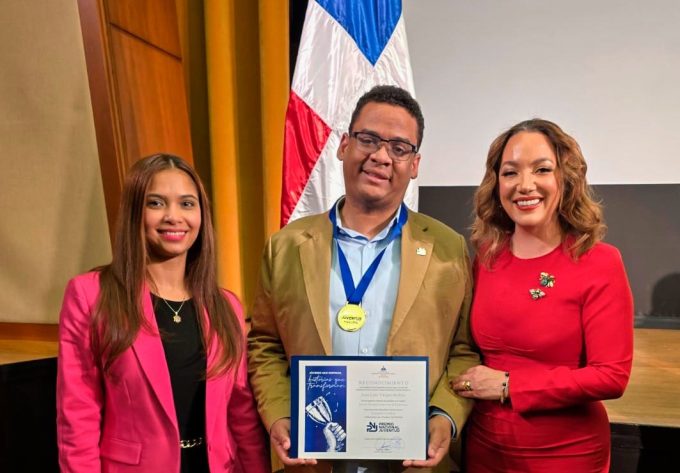 Presidencia de RD reconoce al matemático Juan Luis Vargas Molina