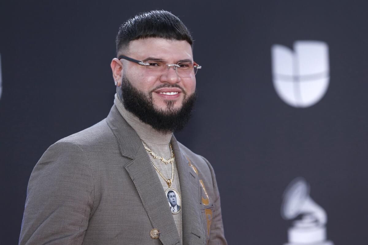 El artista Farruko lanza línea de cannabis medicinal llamada "Carbonabis"