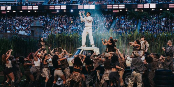 Rosalía, Lady Gaga, Residente y otros músicos elogian la actuación de Bad Bunny