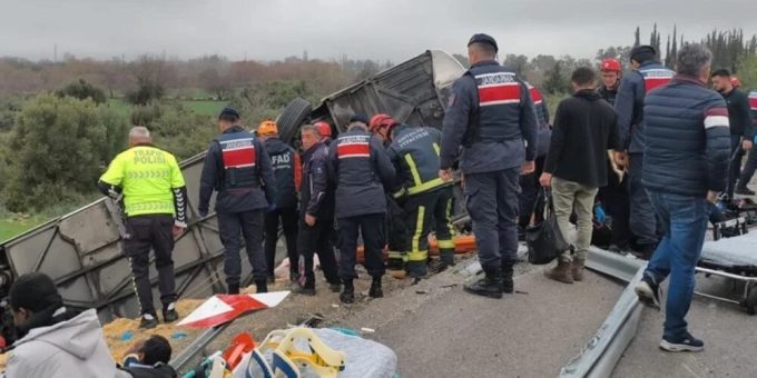 Fallecen 16 personas en Turquía en dos accidentes de tráfico