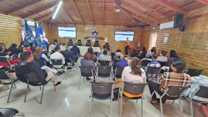 SRS Ozama elabora planes de mejora junto a hospitales en Mesa Técnica de Evaluación del SISMAP Salud