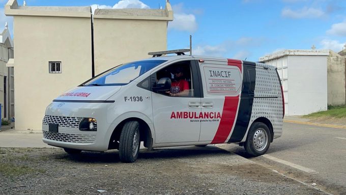 Padrastro acusa a pareja de ejecutar asesinato de joven en La Vega; ambos están prófugos