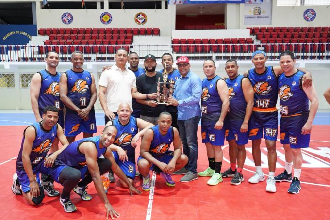 Sobrevivientes 2006 conquista título en VII Torneo de Oficiales Académicos tras vencer 49-43 a Sangre Nueva 2013