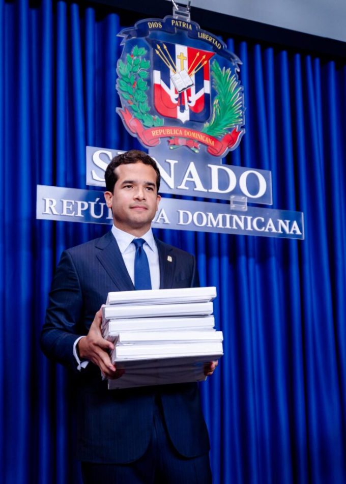 Omar Fernández impulsa eliminación del impuesto a préstamos hipotecarios