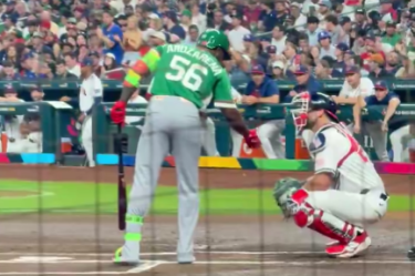 Raleigh deja a Arozarena con la mano extendida en duelo entre EE. UU. y México