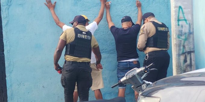 DNCD y Ministerio Público incautan casi 8 mil gramos de drogas en operativos en SPM