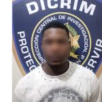 Policía apresa joven con US$4,100 presumiblemente falsos en Constanza, La Vega