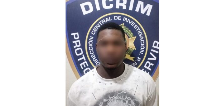 Policía apresa joven con US$4,100 presumiblemente falsos en Constanza, La Vega