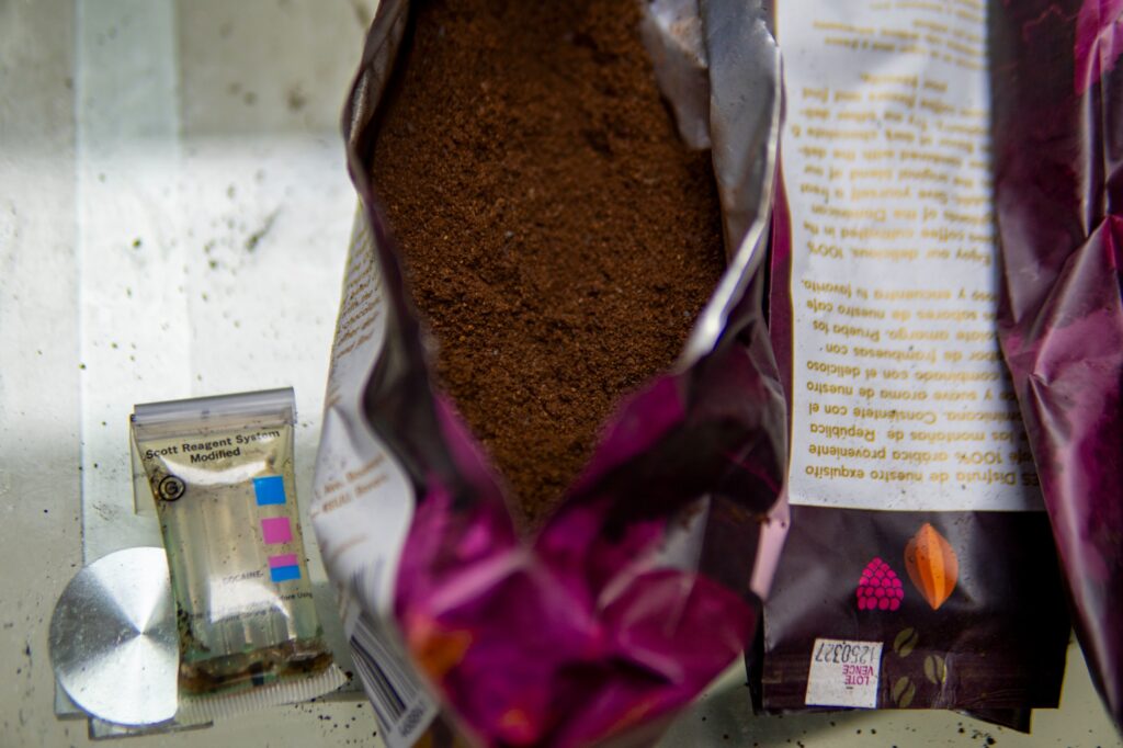 Frustran envío de fundas aparentemente de café contaminadas con cocaína - Noticias de hoy en República Dominicana | De Último Minuto