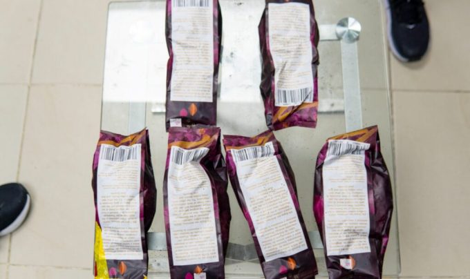 Frustran envío de fundas aparentemente de café contaminadas con cocaína