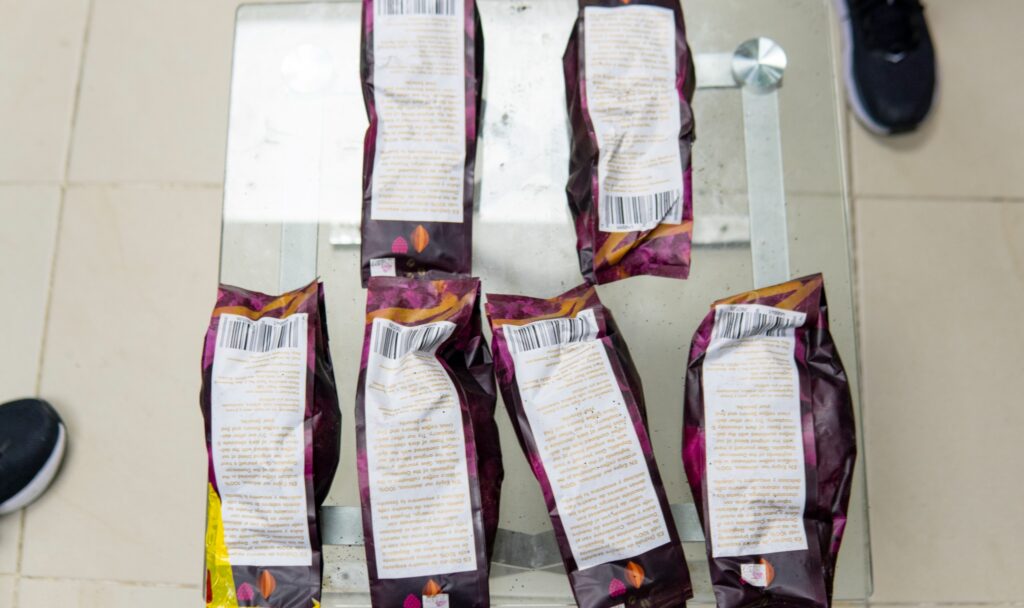 Frustran envío de fundas aparentemente de café contaminadas con cocaína