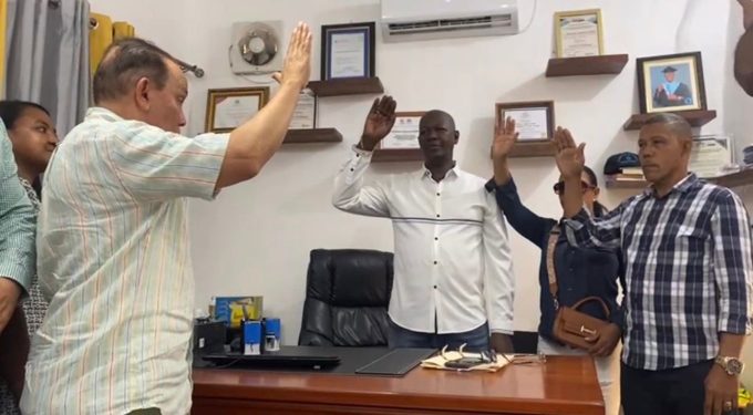 Juramentan en Fuerza del Pueblo al representante de las Mesas Comunitarias del Defensor del Pueblo en Samaná